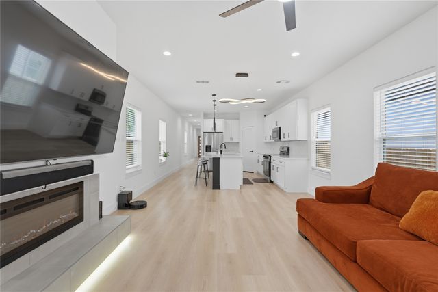 404 N Moore Street, Dallas, TX 75203