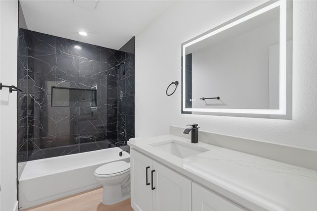 404 N Moore Street, Dallas, TX 75203