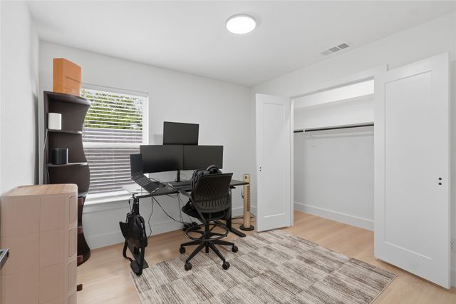 404 N Moore Street, Dallas, TX 75203