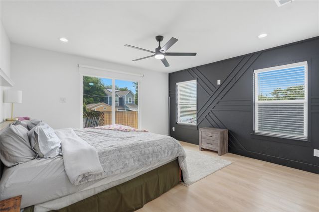 404 N Moore Street, Dallas, TX 75203