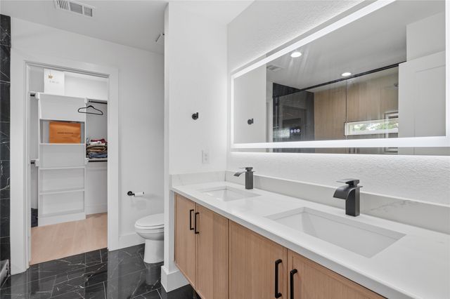 404 N Moore Street, Dallas, TX 75203