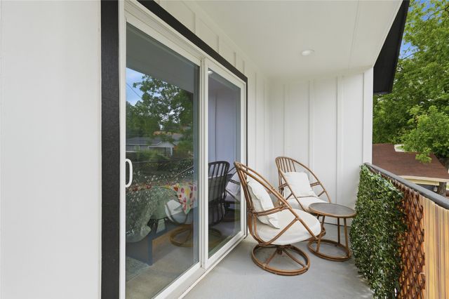 404 N Moore Street, Dallas, TX 75203