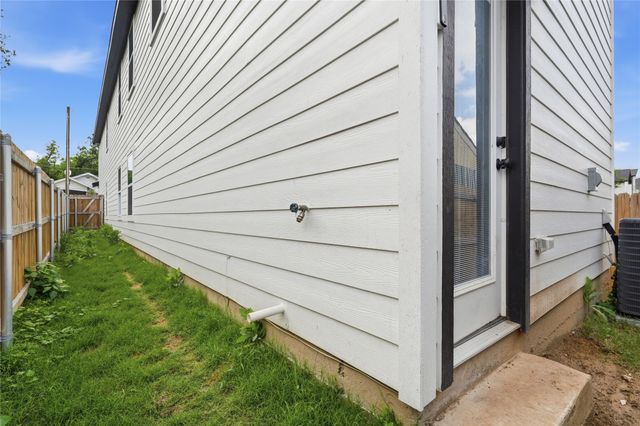 404 N Moore Street, Dallas, TX 75203