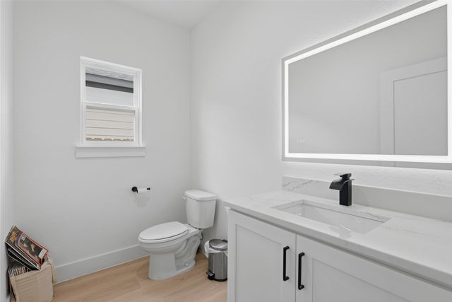 404 N Moore Street, Dallas, TX 75203