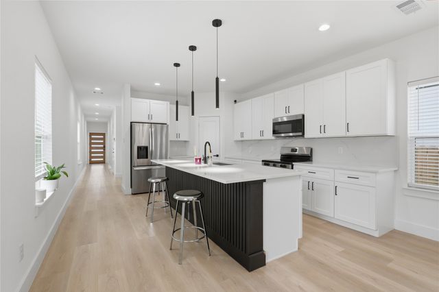 404 N Moore Street, Dallas, TX 75203