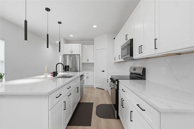 404 N Moore Street, Dallas, TX 75203