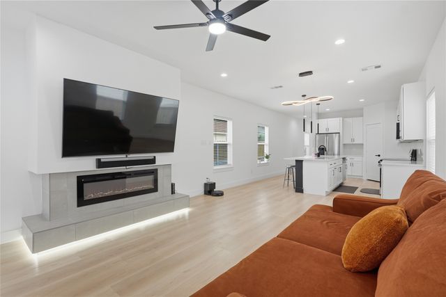404 N Moore Street, Dallas, TX 75203