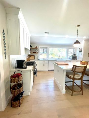 44 Sherburn Cir, Weston, MA 02493