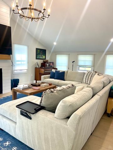 44 Sherburn Cir, Weston, MA 02493