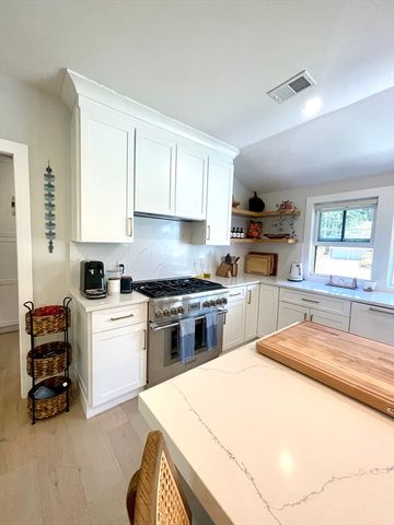 44 Sherburn Cir, Weston, MA 02493