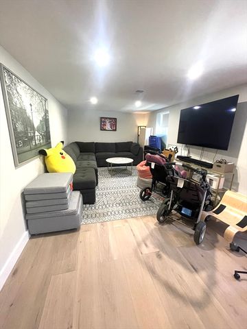 44 Sherburn Cir, Weston, MA 02493