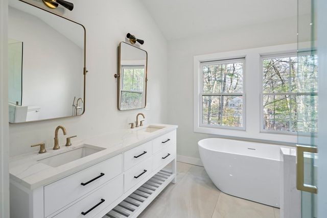 44 Sherburn Cir, Weston, MA 02493