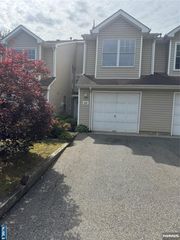1087 Oakcroft Lane, Franklin, NJ 08873