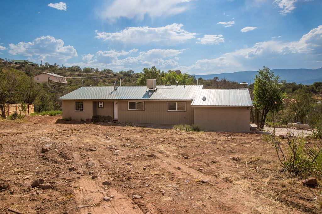 10 SHARP Road, Sandia Park, NM 87047