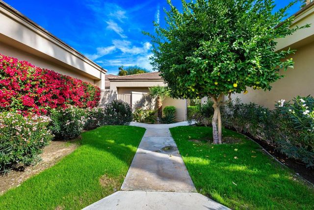 54938 Oak Tree A26, La Quinta, CA 92253