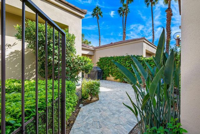 54938 Oak Tree A26, La Quinta, CA 92253