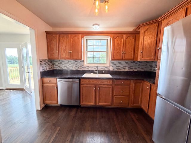 4523 Atkins Rd, Cedar Hill, TN 37032