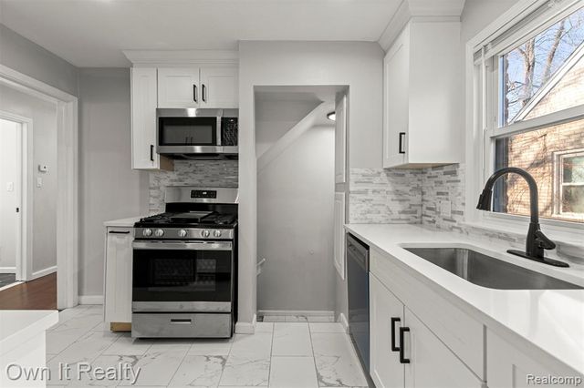 9183 Fenton Avenue, Redford, MI 48239