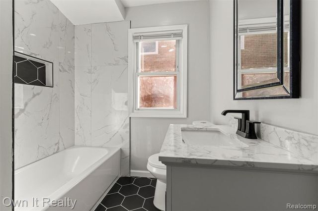 9183 Fenton Avenue, Redford, MI 48239