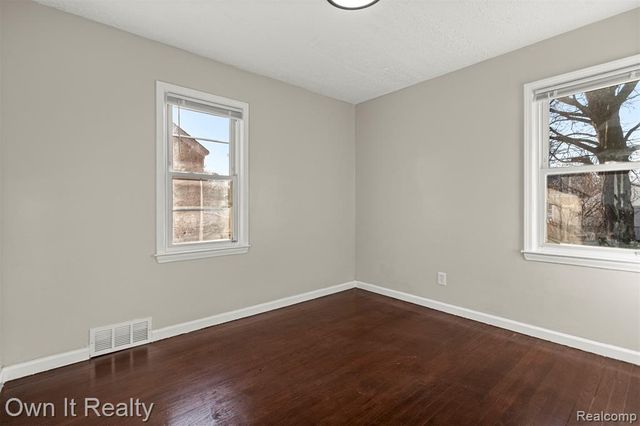 9183 Fenton Avenue, Redford, MI 48239