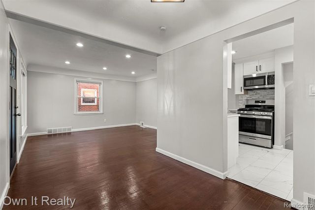 9183 Fenton Avenue, Redford, MI 48239