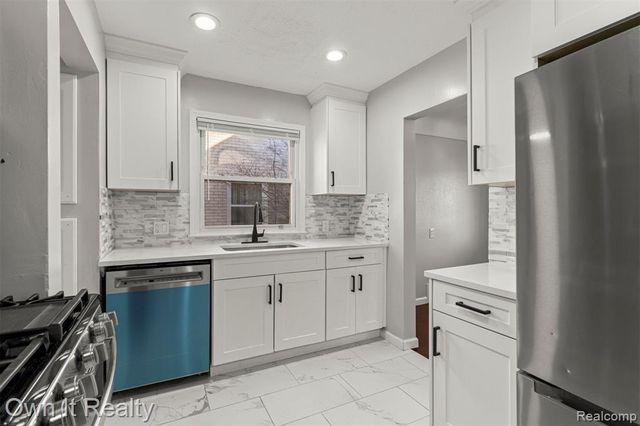 9183 Fenton Avenue, Redford, MI 48239