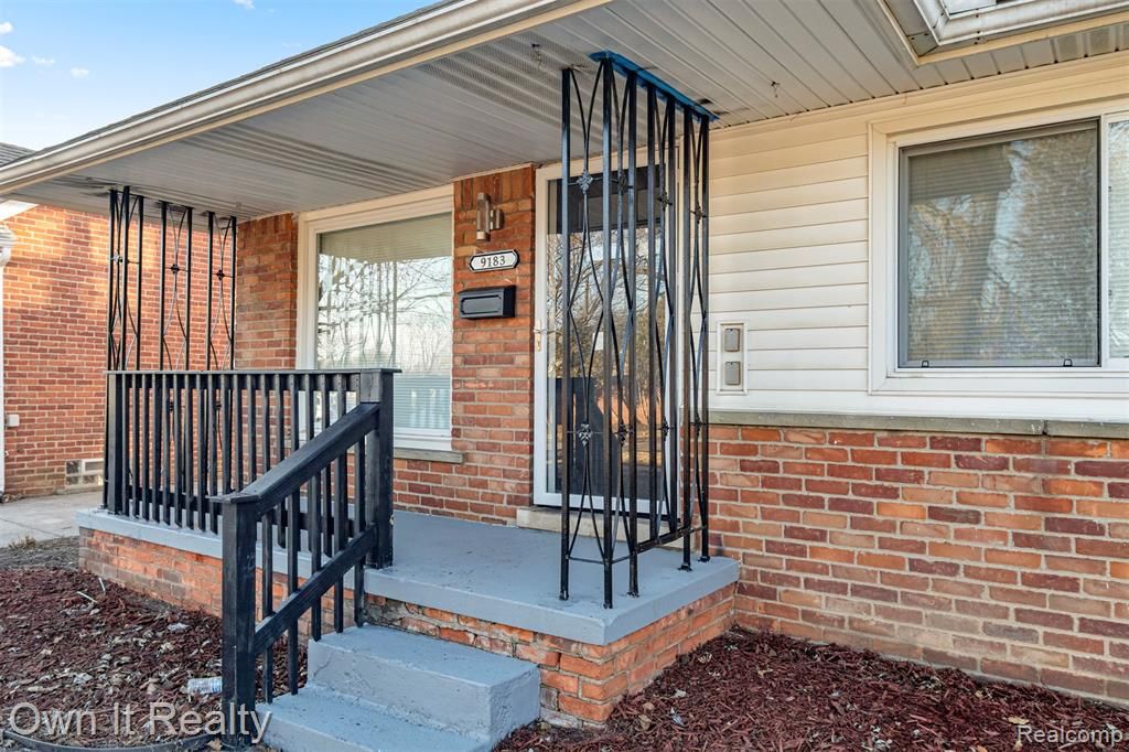 9183 Fenton Avenue, Redford, MI 48239