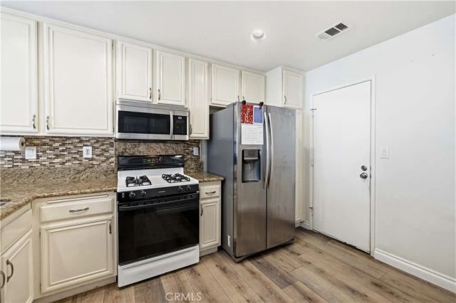 28148 Bobwhite Circle 64, Saugus, CA 91350