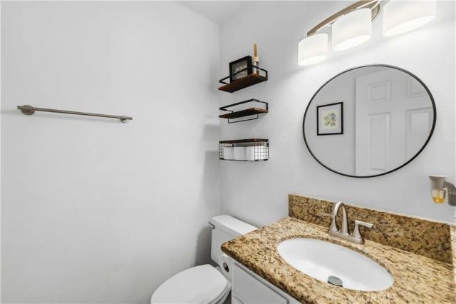 28148 Bobwhite Circle 64, Saugus, CA 91350