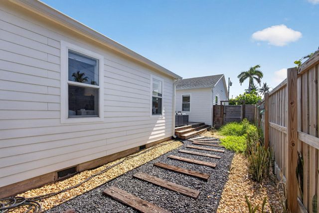 1305 N Palmway, Lake Worth Beach, FL 33460