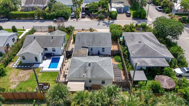 1305 N Palmway, Lake Worth Beach, FL 33460