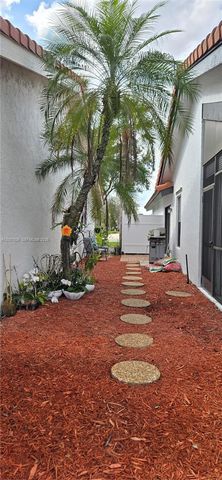5551 Lakeview Mews Dr, Boynton Beach, FL 33437