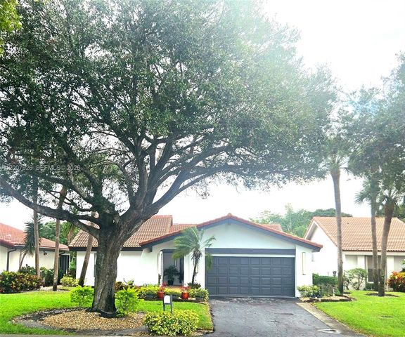 5551 Lakeview Mews Dr, Boynton Beach, FL 33437