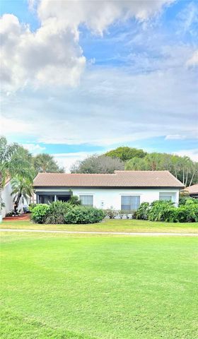 5551 Lakeview Mews Dr, Boynton Beach, FL 33437