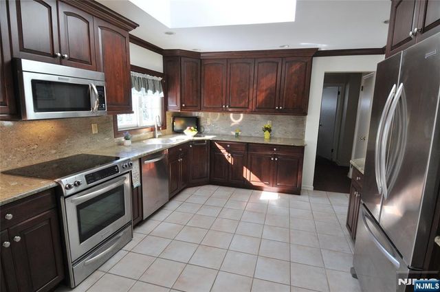 7 Maple Hill Drive, Woodcliff Lake, NJ 07677