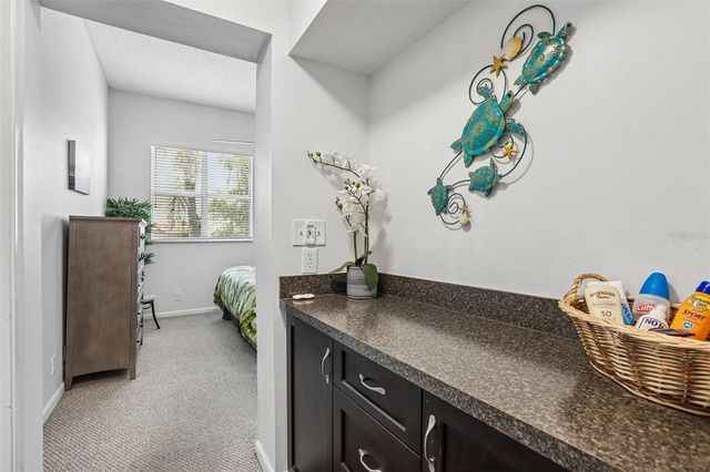 6085 BAHIA DEL MAR BOULEVARD 204, St Petersburg, FL 33715