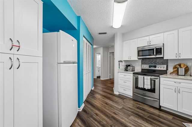 6085 BAHIA DEL MAR BOULEVARD 204, St Petersburg, FL 33715