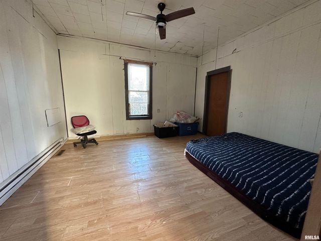 802 W 9TH Street, Johnston City, IL 62951