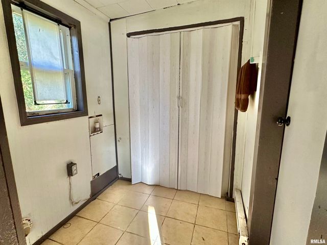 802 W 9TH Street, Johnston City, IL 62951