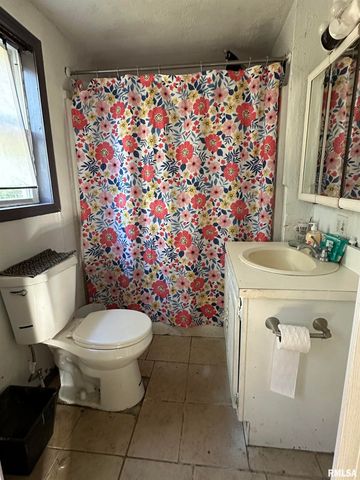 802 W 9TH Street, Johnston City, IL 62951