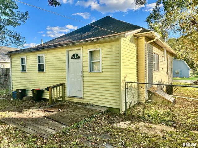 802 W 9TH Street, Johnston City, IL 62951