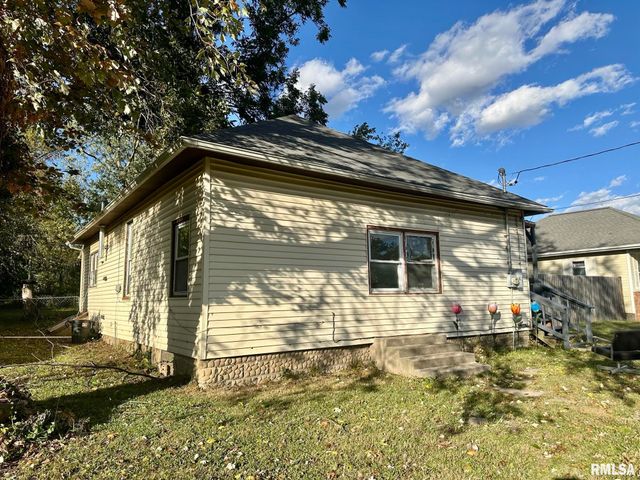 802 W 9TH Street, Johnston City, IL 62951