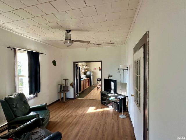 802 W 9TH Street, Johnston City, IL 62951