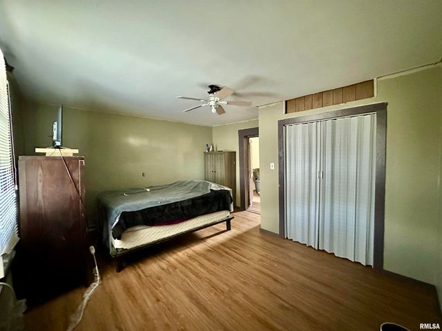 802 W 9TH Street, Johnston City, IL 62951