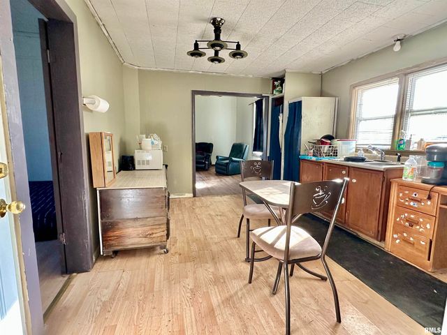 802 W 9TH Street, Johnston City, IL 62951