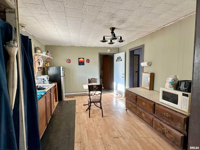 802 W 9TH Street, Johnston City, IL 62951