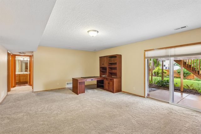 1579 Nine Iron Drive, West Des Moines, IA 50266