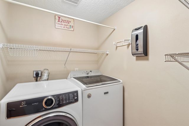 1579 Nine Iron Drive, West Des Moines, IA 50266