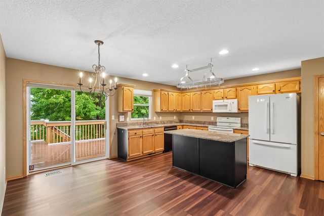 1579 Nine Iron Drive, West Des Moines, IA 50266