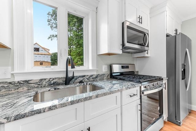 106 Pond St 31, Attleboro, MA 02703